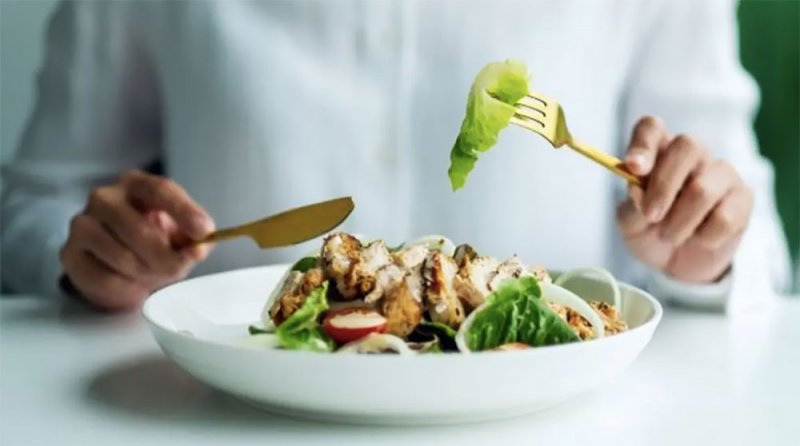 من أجل حياة أطول.. هذا موعد العشاء