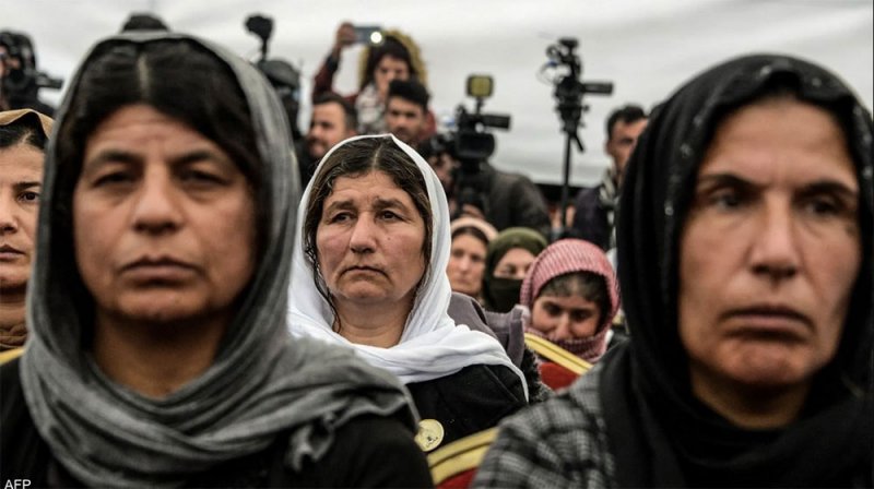 الآلاف يفرون بعد اندلاع اشتباكات في بلدة عراقية محاصرة
