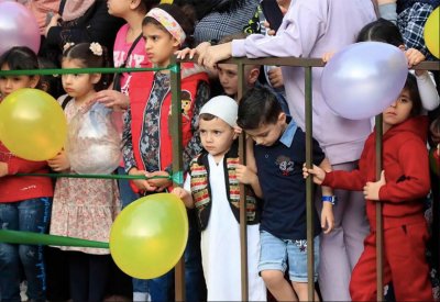"العيدية" في لبنان.. عادة متوارثة تتحدى الأزمات