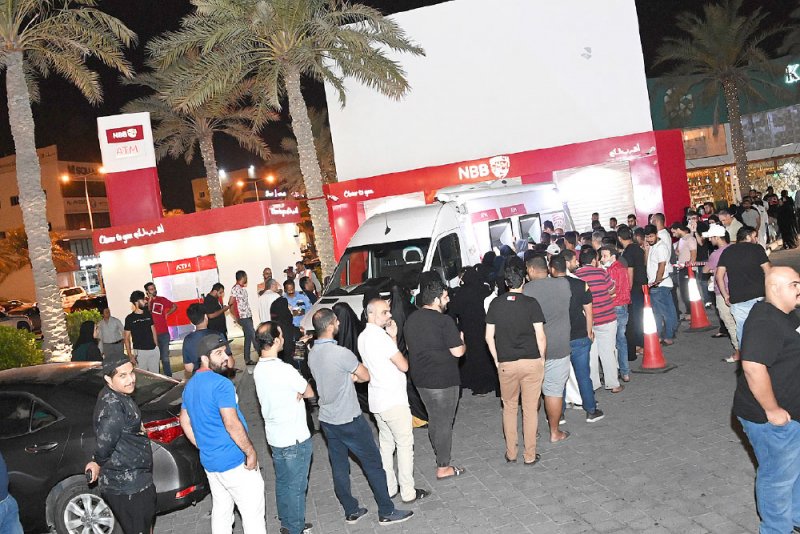 “الوطني” يوفر شاحنة صراف آلي متنقلة خلال عيد الفطر