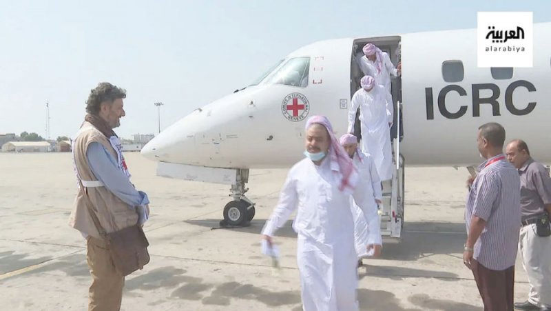 اكتمال عملية نقل الأسرى الحوثيين إلى اليمن