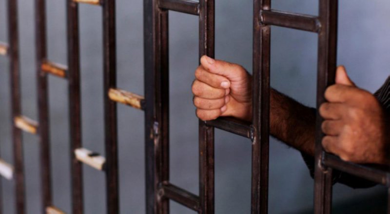 حبس 13 مشارك عرضوا ارواحهم والآخرين للخطر في سباق على الطريق العام