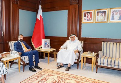 وزير الخارجية يشيد بجهود أكاديمية محمد بن مبارك للدراسات الدبلوماسية