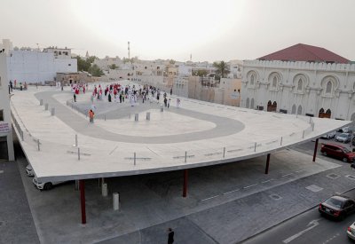 بالصور: افتتاح أول مواقف السيارات متعددة الطوابق ضمن مسار اللؤلؤ
