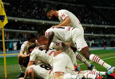 ميلان يستعيد صدارته بثلاثية فيرونا