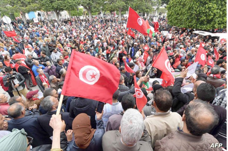 تظاهرة داعمة للرئيس التونسي تطالب بمحاسبة الأحزاب