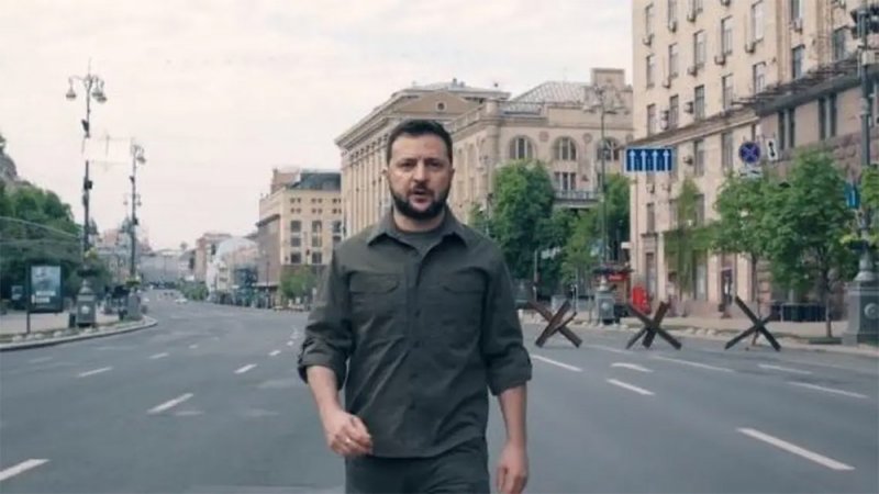 زيلينسكي: لن ندع روسيا تستأثر بالانتصار على النازية