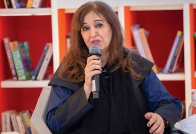 القاسمي تفوز بجائزة زايد للكتاب