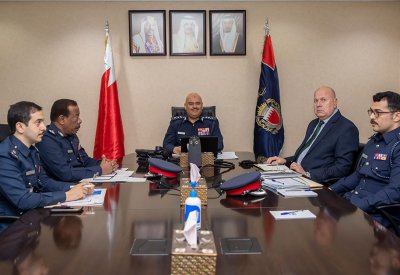 رئيس الأمن العام يجتمع مع ممثل مجلس الوزراء البريطاني والخبير الاستراتيجي للتطوير بكلية التخطيط للطوارئ