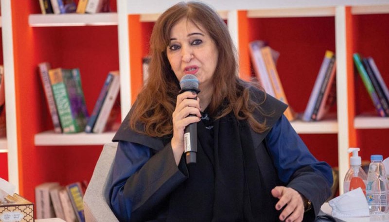 القاسمي تفوز بجائزة زايد للكتاب
