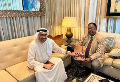 المفكر جمال السويدي يشيد باسهامات الكاتب خالد ابواحمد