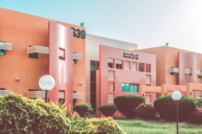 مجالات واسعة في العمل والتوظيف لخريجي كلية الحقوق بجامعة البحرين