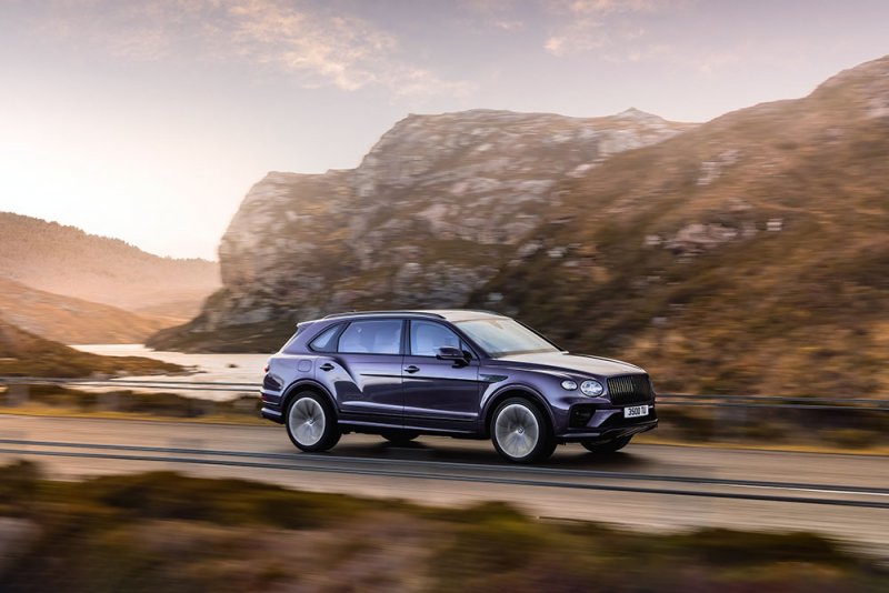 Bentley تقدّم Bentayga بقاعدة العجلات الممدَّدة
