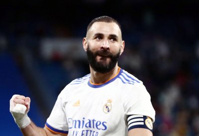 أنشيلوتي: رحيل رونالدو جعل بنزيما لاعبا كاملا