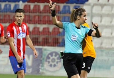 في سابقة بالعالم العربي.. امرأة تقود نهائي كأس المغرب