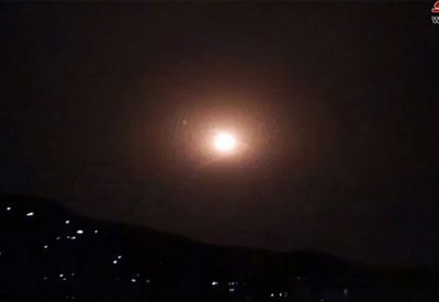 5 قتلى و7 جرحى في هجوم إسرائيلي على حماة بسوريا