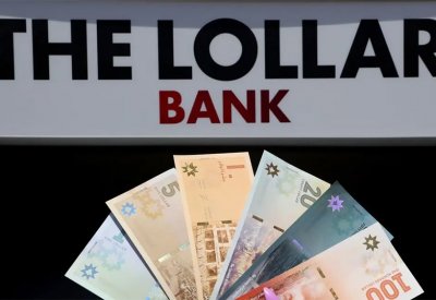 تنديداً بفساد الحكام.. صرخة من لبنان بأوراق نقدية وهمية