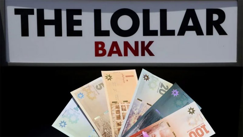 تنديداً بفساد الحكام.. صرخة من لبنان بأوراق نقدية وهمية