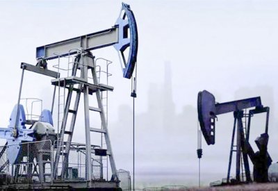 ارتفاع قياسي لسعر البنزين الأميركي يصعد بالنفط 4 %