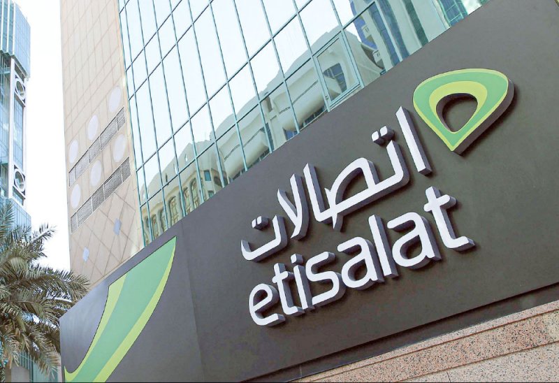 “اتصالات” الإماراتية تشتري 9.8 % في “فودافون” مقابل 4.4 مليار دولار