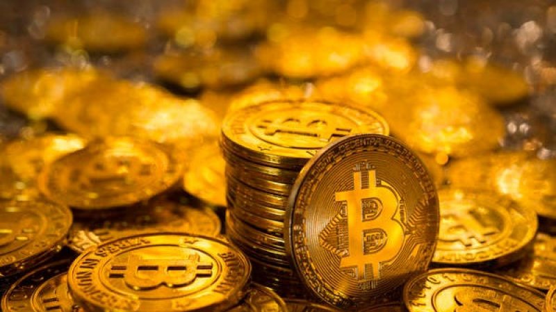 بيتكوين تقترب من مستويات 30 ألف دولار بعد 7 جلسات "دامية"