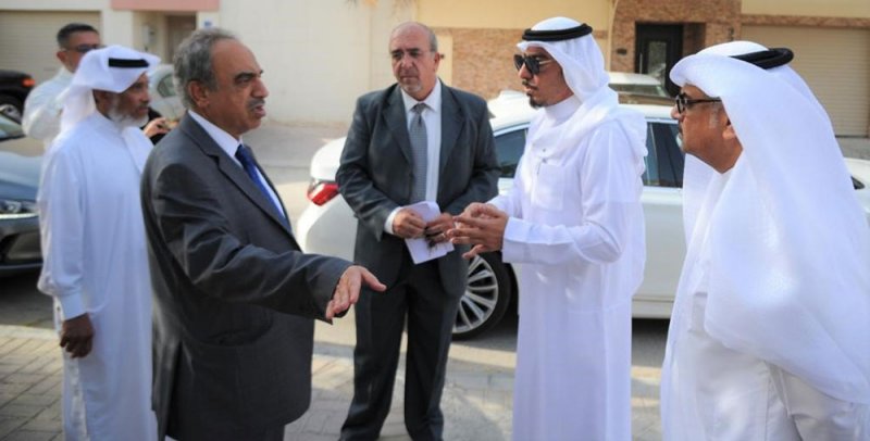 وزير الأشغال يتفقد احتياجات الدائرة الأولى بالمحرق
