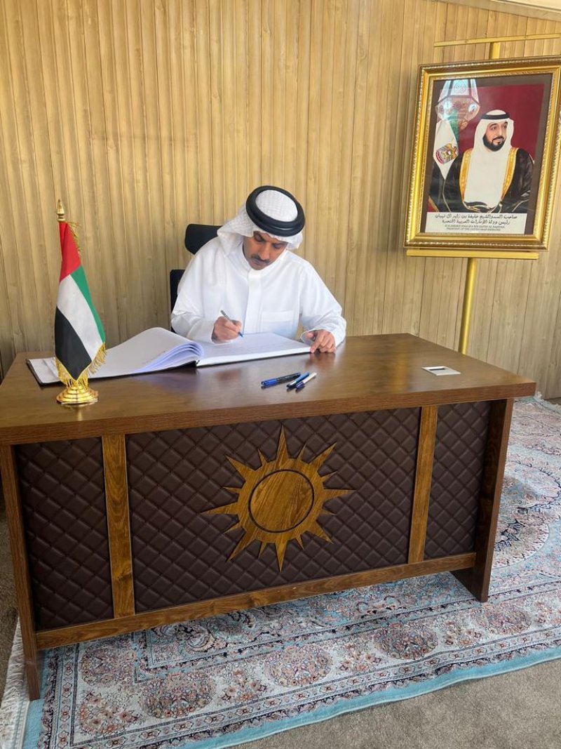 القائم بأعمال سفارة مملكة البحرين في بغداد يقدم واجب العزاء