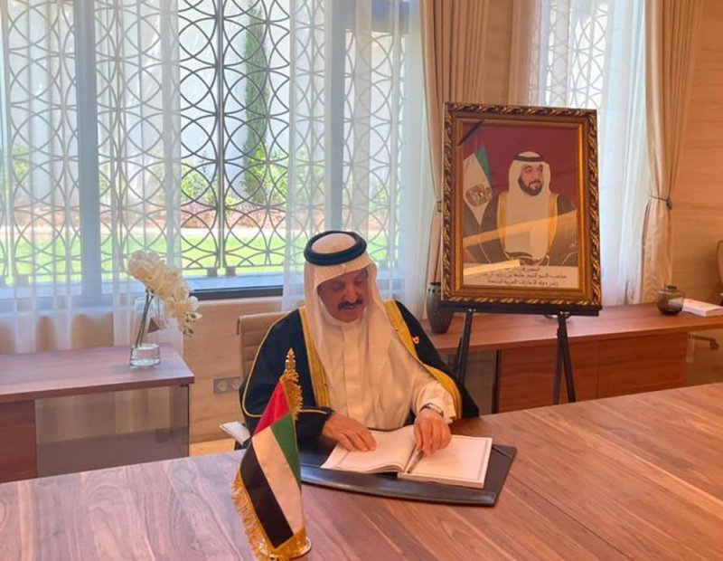 سفير البحرين في الرباط يقدم واجب العزاء في وفاة سمو الشيخ خليفة بن زايد بن سلطان آل نهيان