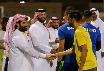 سمو الشيخ خليفة بن علي يشهد تدريب الرفاع الشرقي