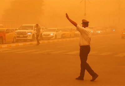 العاصفة الترابية توقف حركة الملاحة في موانئ بـ الكويت والعراق