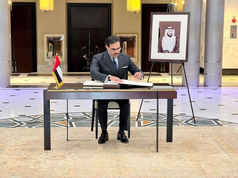سفير البحرين في واشنطن يقدم واجب العزاء في وفاة سمو الشيخ خليفة بن زايد بن سلطان آل نهيان