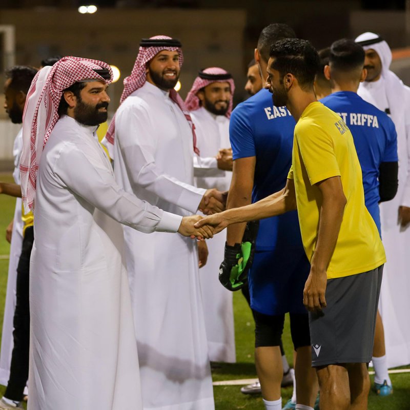 سمو الشيخ خليفة بن علي يشهد تدريب الرفاع الشرقي