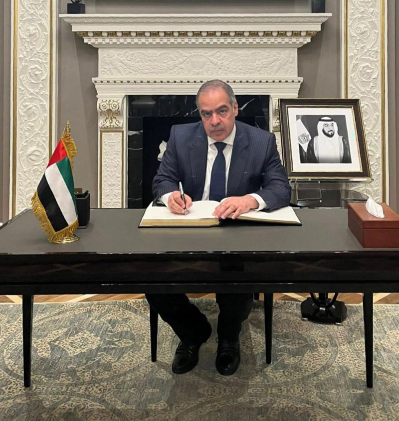سفير البحرين في لندن يقدم واجب العزاء في وفاة سمو الشيخ خليفة بن زايد بن سلطان آل نهيان