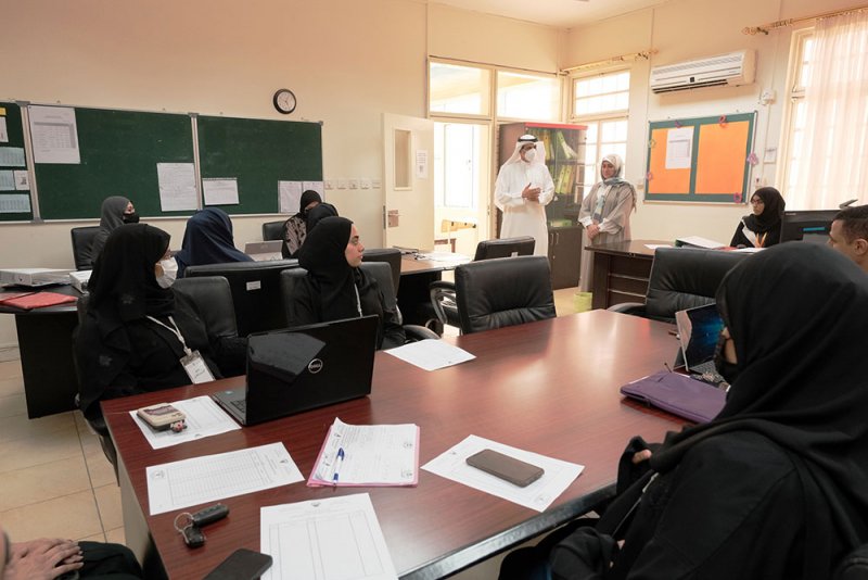 بالصور: البدء بتصحيح أوراق الامتحانات النهائية