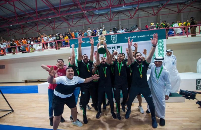 علي عيد يهدي الصياد كأس النخبة السعودي