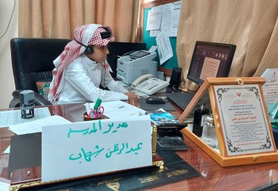 بالصور: طالب ابتدائي مدير لمدرسة