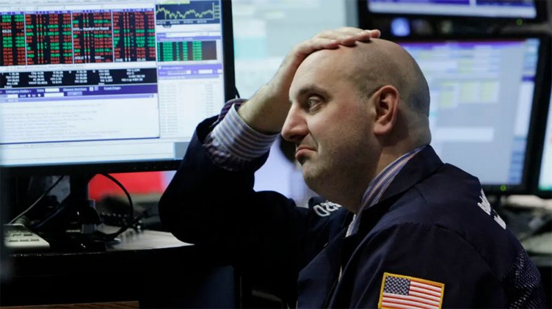 خسائر فادحة تعمّق أزمة "وول ستريت".. والمؤشرات تهوي بنسب اقتربت من 5%