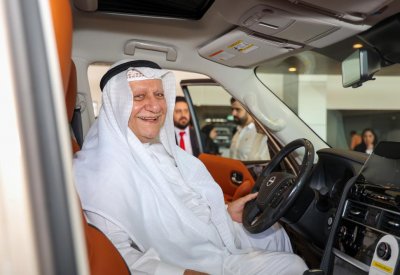 بالصور: يوسف خليل المؤيد وأولاده تفتتح صالة عرض نيسان المطورة