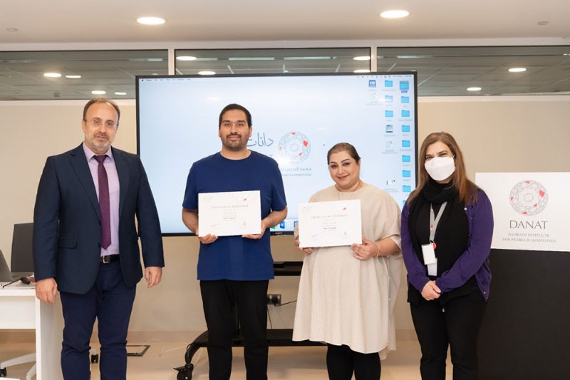 معهد "دانات" ينظم دورة متكاملة للتدريب على اللؤلؤ