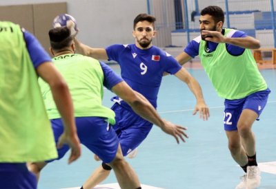 "أحمر اليد" يغادر للمشاركة بدورة الألعاب الخليجية