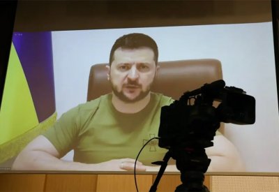 زيلينسكي: نواجه تحولاً تاريخيًا ويجب الضغط على موسكو