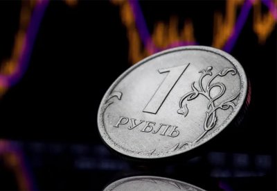 "الروبل القوي".. كيف تحوّل من رمز "صمود" روسيا إلى مصدر قلق اقتصادي؟