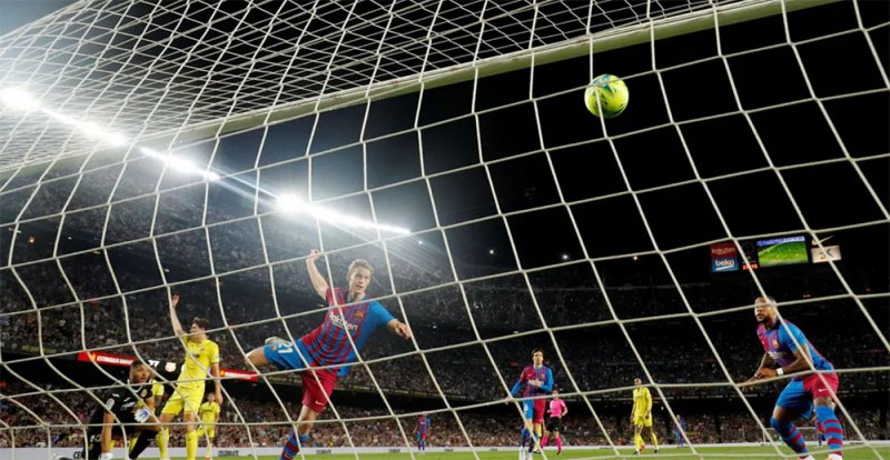 فياريال يصعق برشلونة بهدفين نظيفين ويتأهل للمؤتمر الأوروبي
