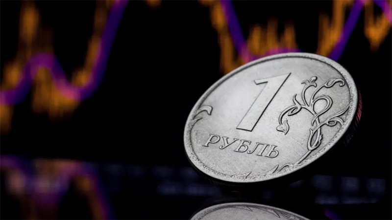 "الروبل القوي".. كيف تحوّل من رمز "صمود" روسيا إلى مصدر قلق اقتصادي؟