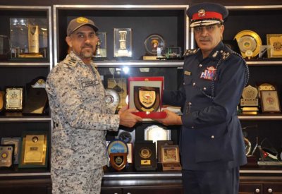 قائد خفر السواحل يستقبل قائد قوة الواجب المختلطة 151 بمناسبة تعينه