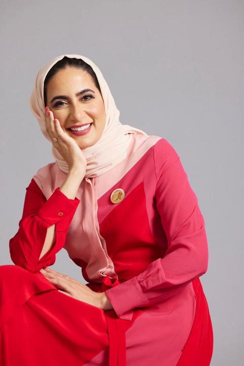 توقيع كتاب "الخط الوردي" في معرض أبوظبي الدولي للكتاب 25 مايو