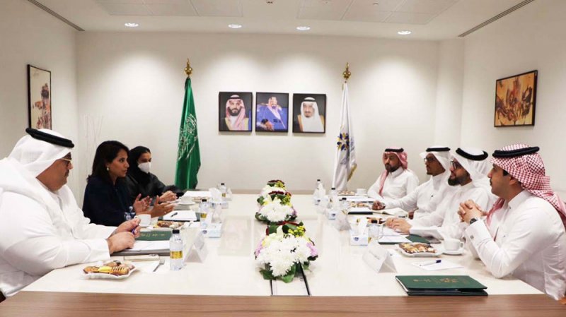 مدير عام أكاديمية محمد بن مبارك للدراسات الدبلوماسية تبحث التعاون مع السعودية