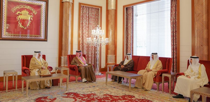 جلالة الملك المعظم يستقبل الشيخ راشد بن عبد الرحمن بن راشد آل خليفة