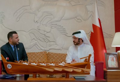خالد بن حمد يستقبل مجلس إدارة جمعية المستقبل الشبابية