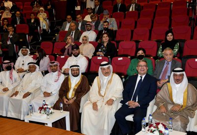 تطوير المناهج الدراسية والبرامج التدريبية لمواكبة متطلبات سوق العمل